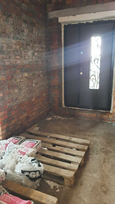 Будинок в сучасному та новому містечку з хорошим плануванням