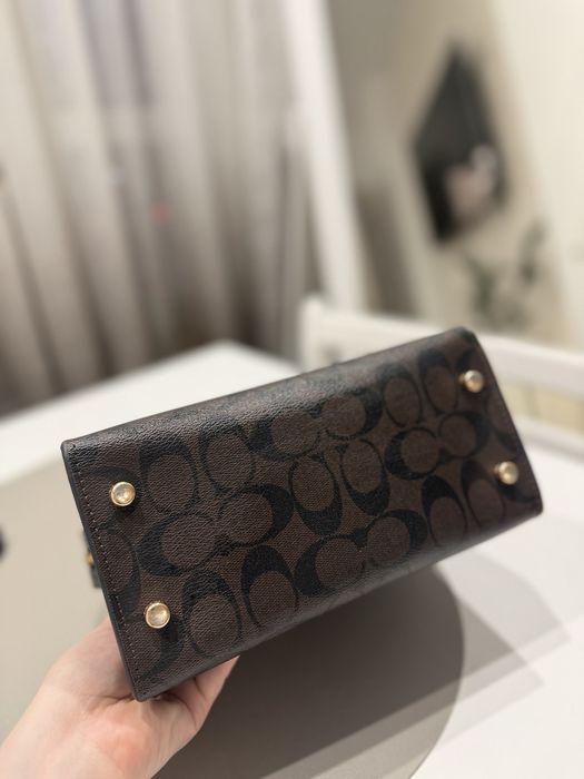 Сумка Coach andrea carryall bag коричнева