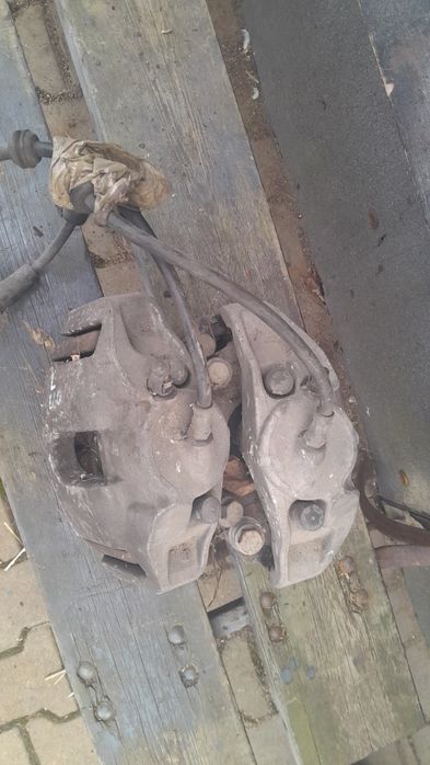Zaciski komplet bmw e60 3.0d 3.0i na duże tarcze 324