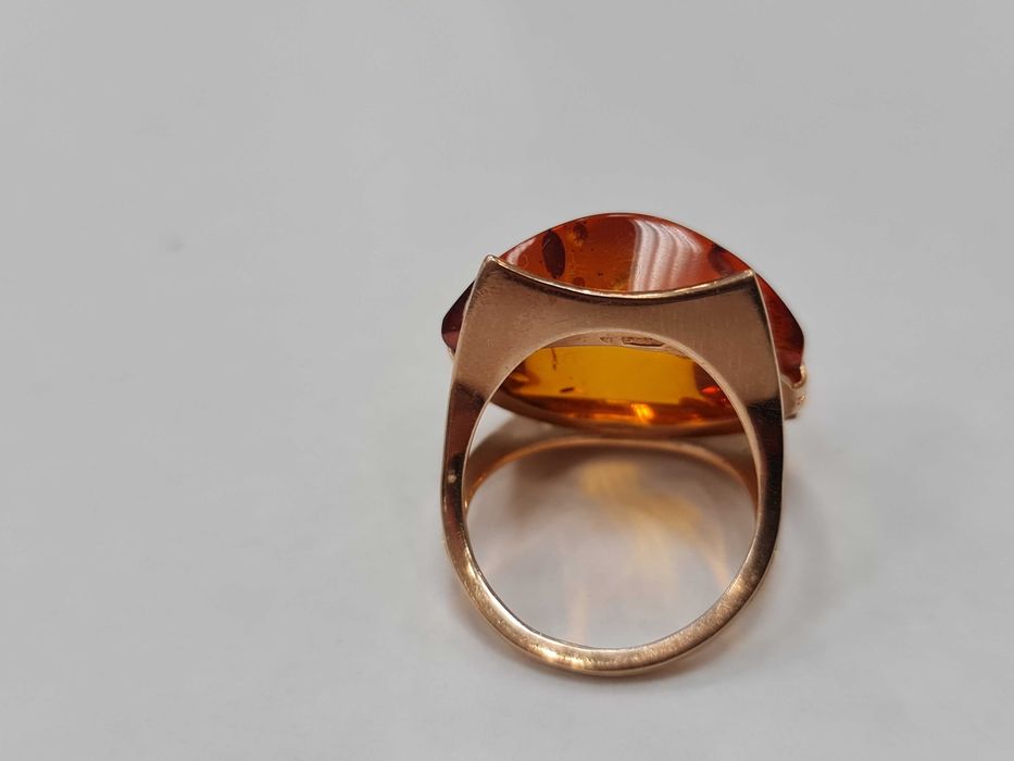 Piękny złoty pierścionek/ Radzieckie 583/ Bursztyn/ 5.95 gram/ R12.5