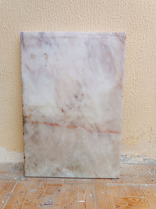 Pedra mármore com veios rosa