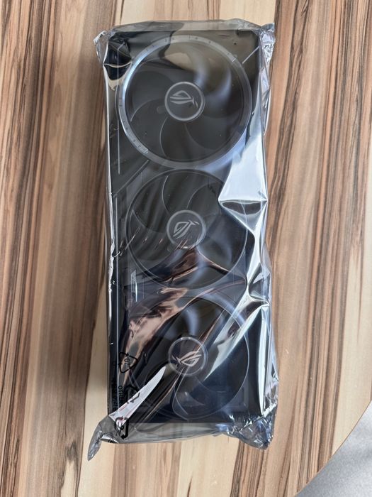 Оригінальна система охолодження ASUS ROG RTX 5090 Astral нова в плівці