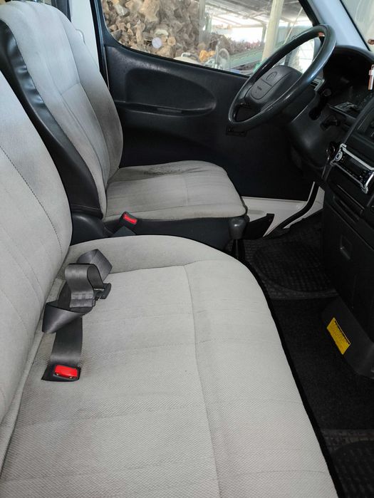 Toyota Hiace — fotografia 8