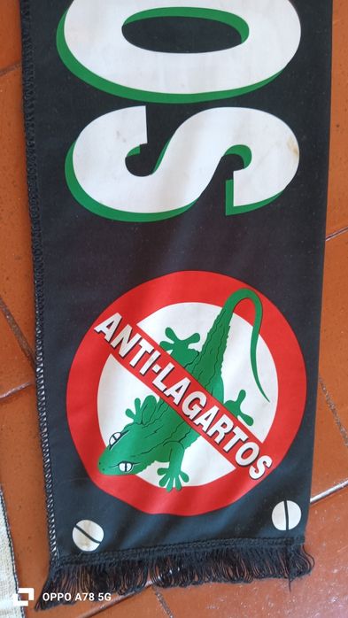 Cachecol dos diabos vermelhos 1982