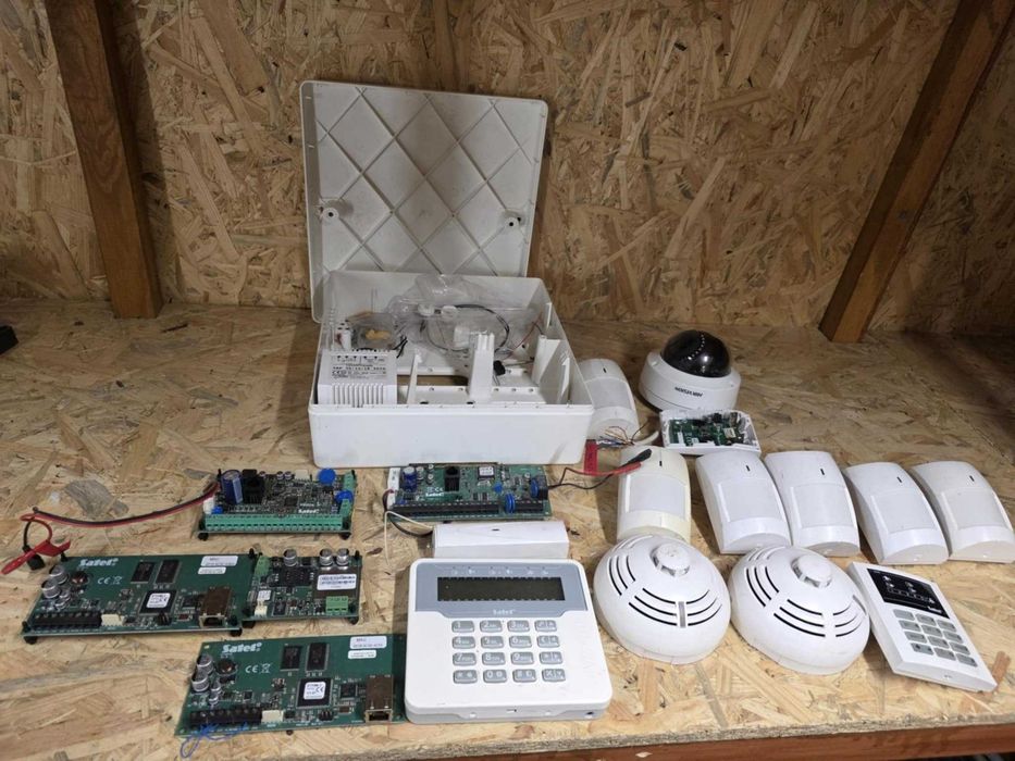 Sprzedam zestaw alarmowy VERSA CA-5