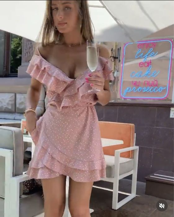 Шифоновое платье сврафан с рюшами