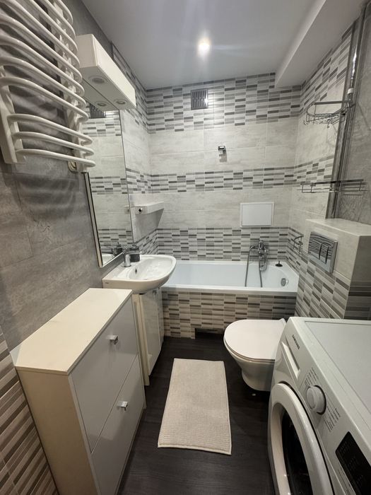 Rezerwacja - Sprzedam 2 pokojowe mieszkanie, na parterze z balkonem.