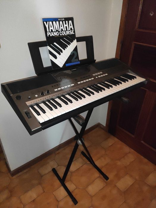 Teclado Yamaha PSR-E443