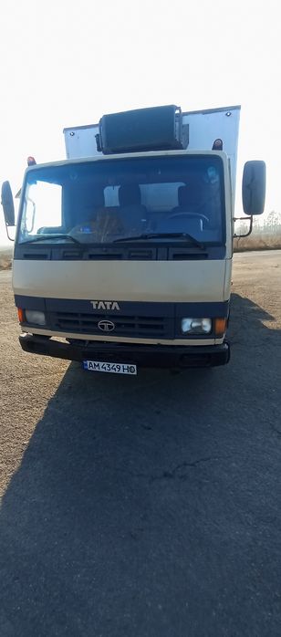 Автомобіль Тата 613