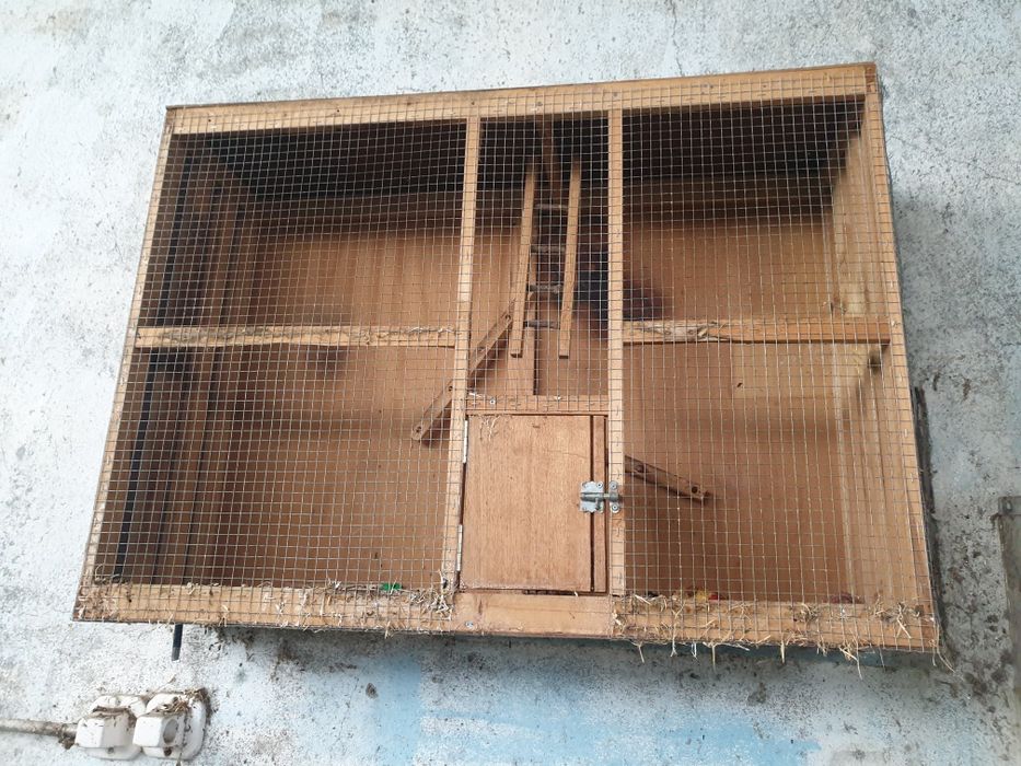 Vendo gaiola em madeira