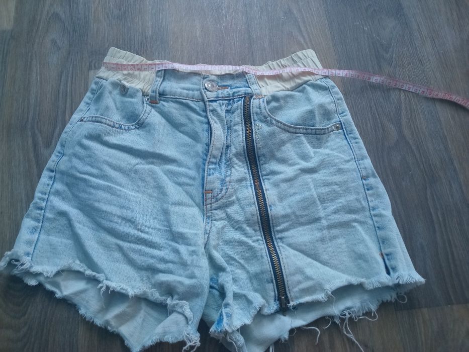 шорти жіночі в гарному стані талія 33 см.