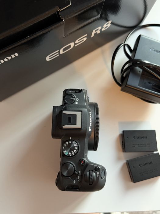 Камера Canon EOS R8