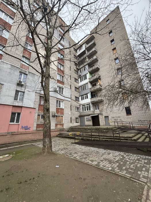 Продам кімнату Театральна