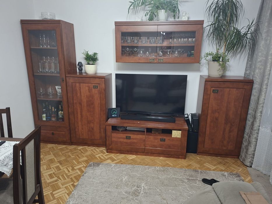 Meble + stół z 6 krzesłami + kanapa z funkcją spania