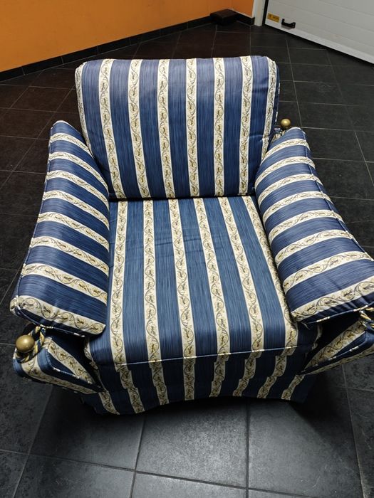 Conjunto Sofás dois single e um três lugares