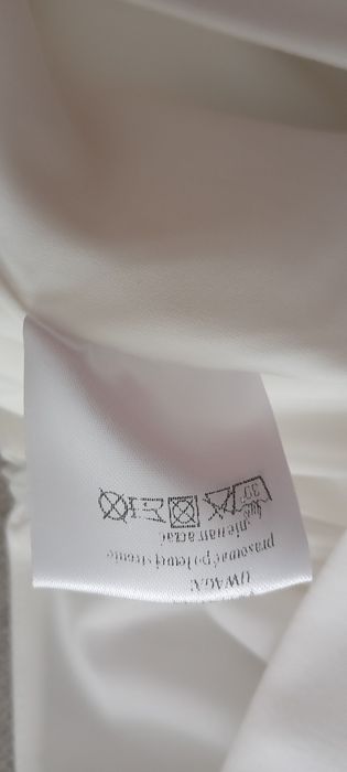 Sukienka kremowa obcisła