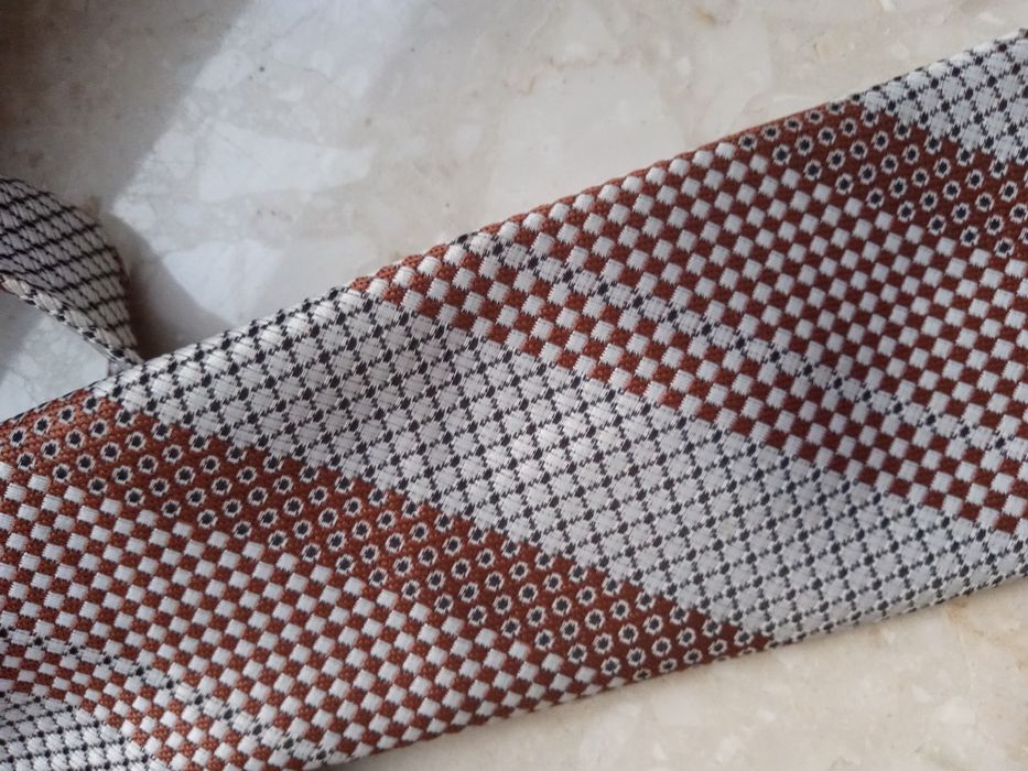 Krawat męski w kolorach brązu i beżu