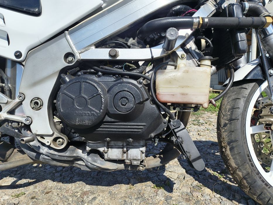 Honda vfr 750 rc36 naked