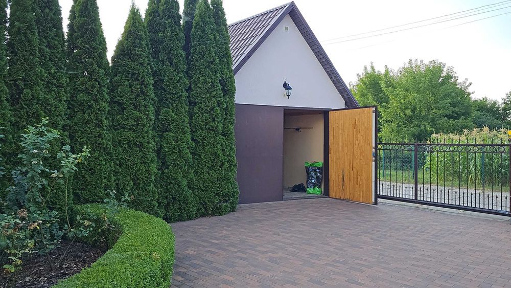 Новий сучасний, котедж в селі  – з усім заходь та живи. Є відеоогляд