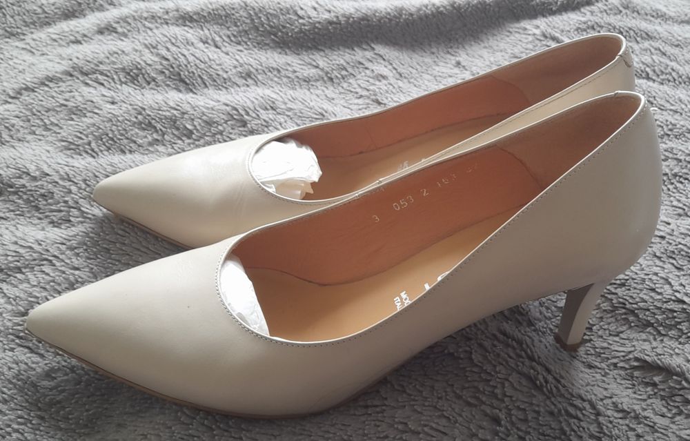 Czułenka damskie kremowe roz. 37