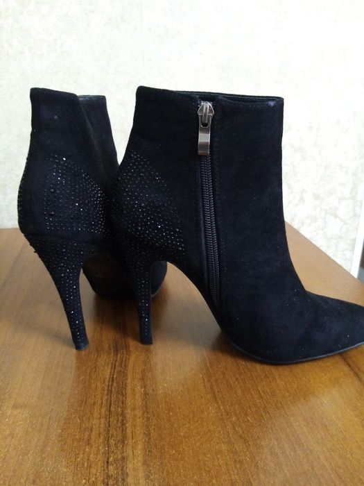 Ботинки на каблук у 37 р.