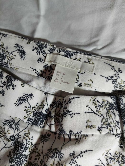 Білі штани з принтом H&M