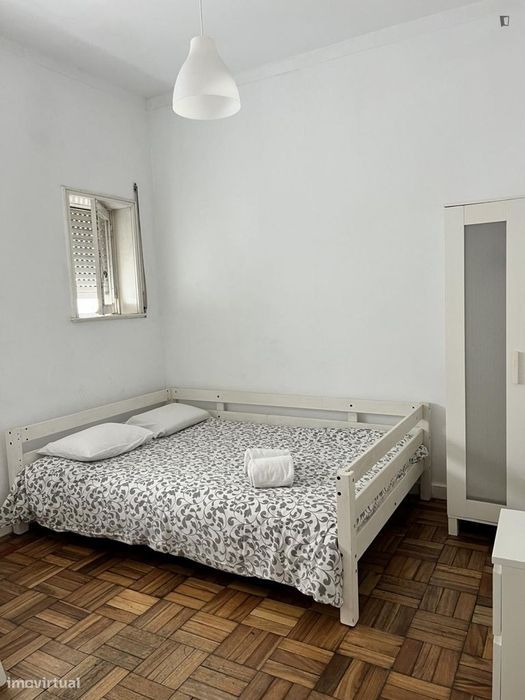 Quarto - localizado em Paranhos Porto