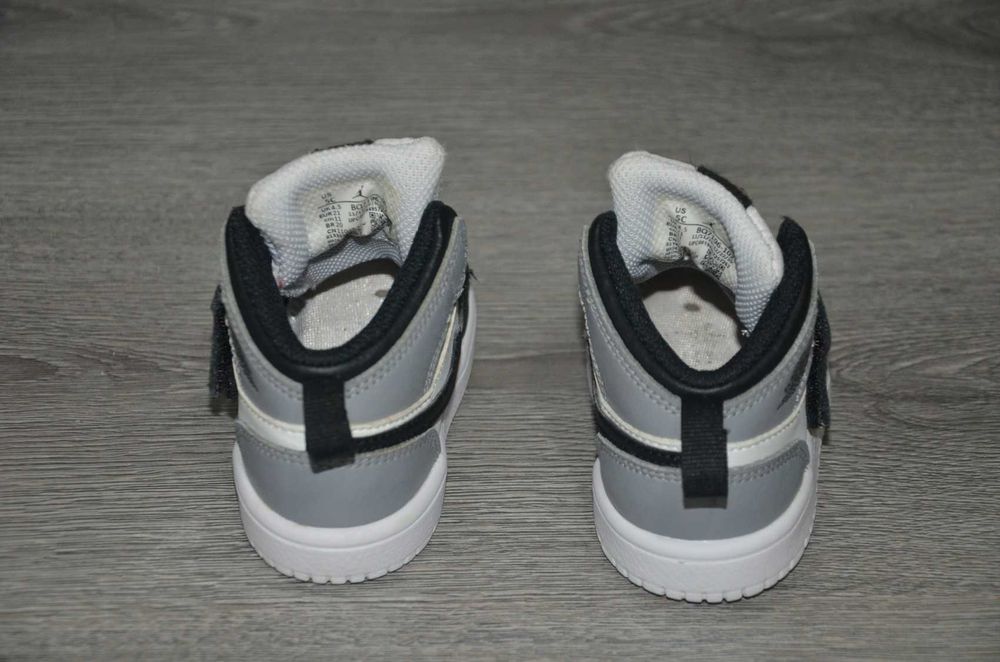 Продам кросівки Фірма JORDAN .