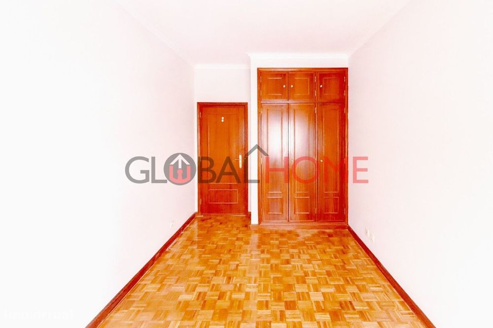 Apartamento T1 Renovado ao centro de Canelas