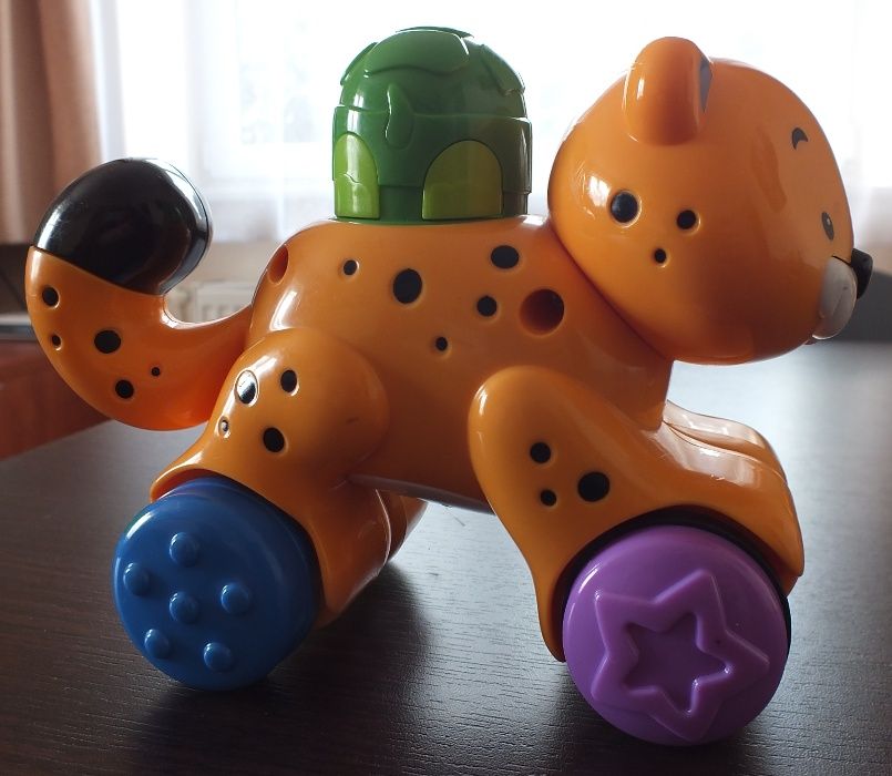 Fisher Price gerpard na kółkach