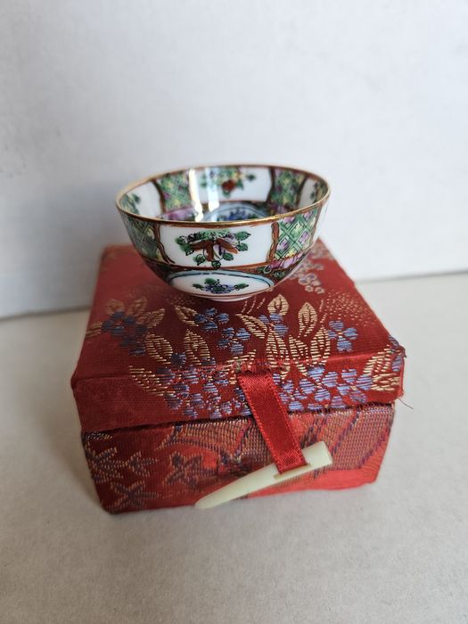 Tacinha Decorativa Chinesa com Caixa