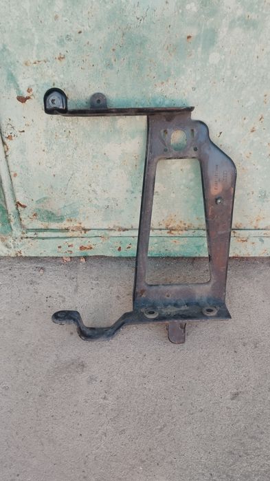 Кронштейн дополнительного радиатора охлаждения лівий Audi Q7 16-19 3.0T металл,