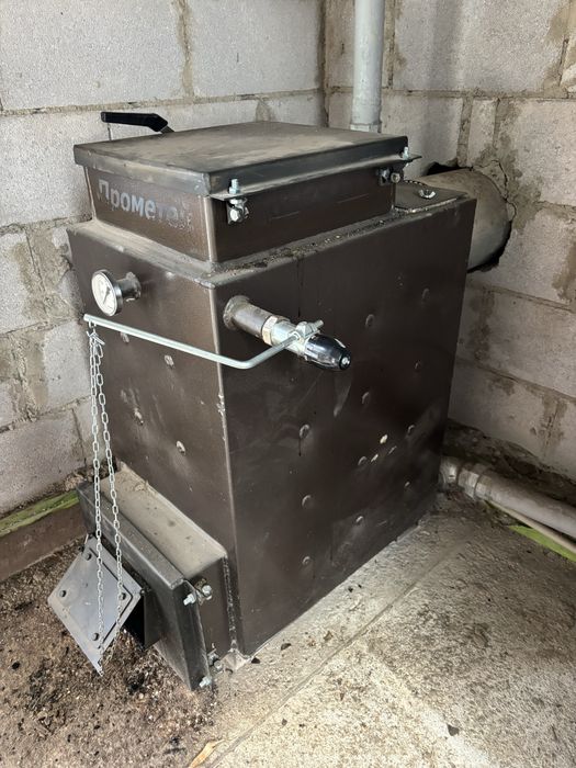 Продам котел твердопаливний.до нього ще весь комплект.