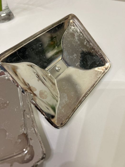 Posrebrzana przykrywka i tacka do maselniczki