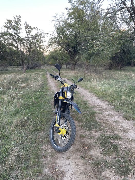 продам мотоцикл spark sp300p-1