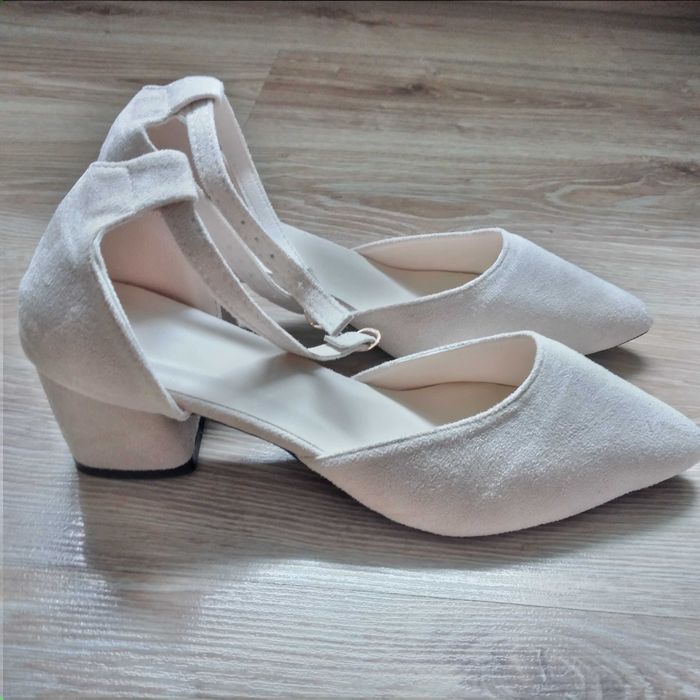 Sprzedam NOWE buty damsie półbut czólenka zamszowe na obcasie