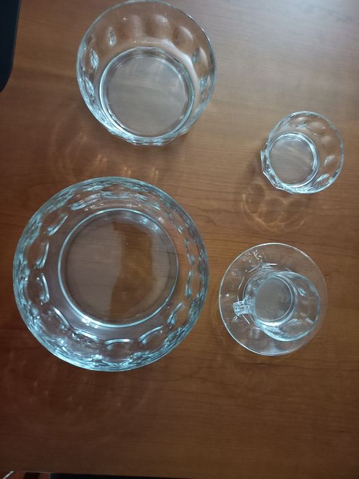 Serviço de sobremesa e conjunto chá tudo a condizer.