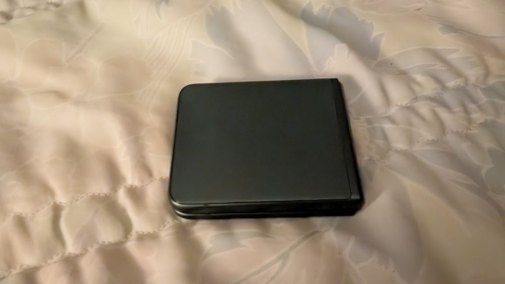 Vendo telemóvel marca Samsung Zflip 3 5G está como novo negócio em mão na minha ária de residência