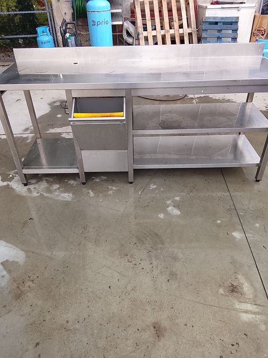 Bancada em inox com gaveta para borras de café