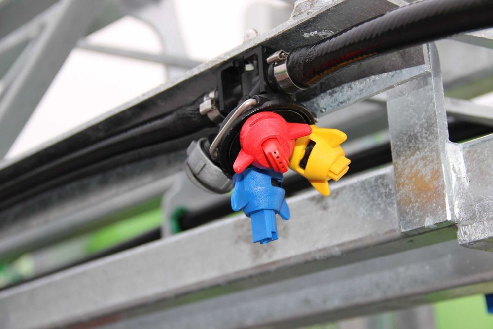 Opryskiwacz ciągany zaczepiany hydrauliczny przyczepiany Tolmet Borys