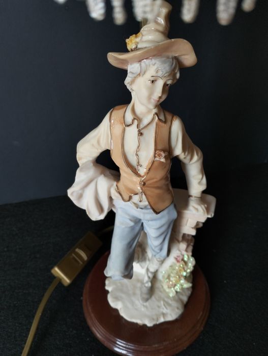 Candeeiros pequenos com abajur.