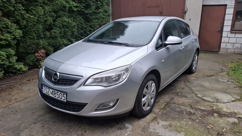 Opel astra j, 1.6  benzynka, 2012 rok