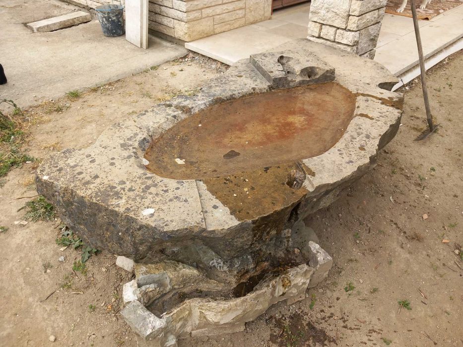 Pia de pedra parideira