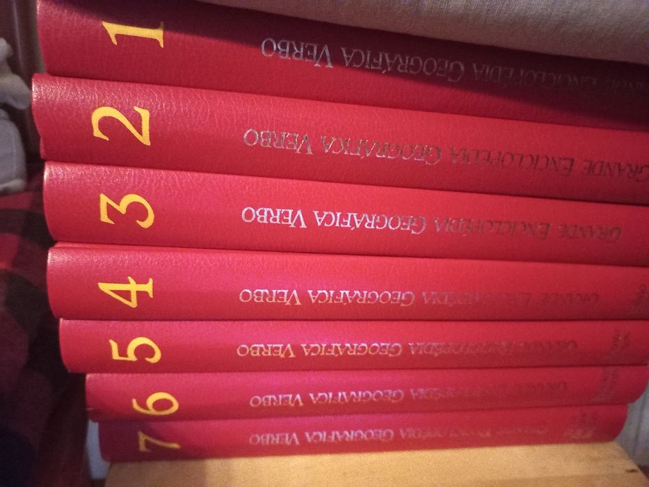 Enciclopédia composta por 7 livros