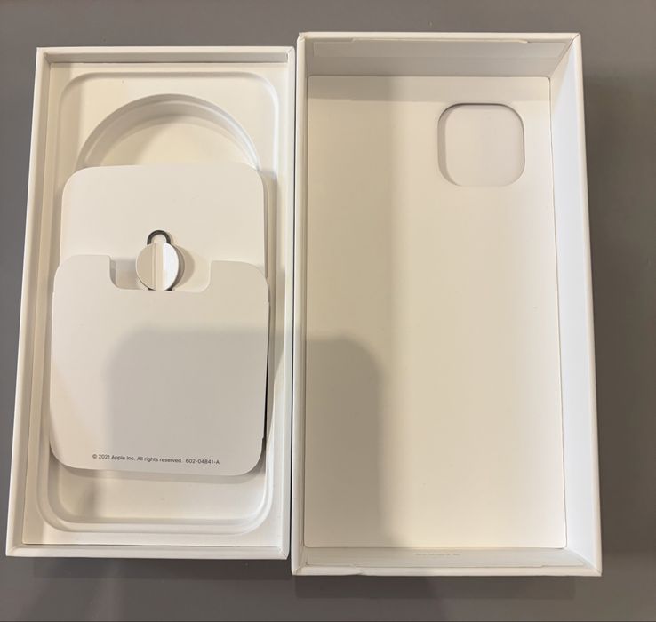 iPhone 13 128GB Red