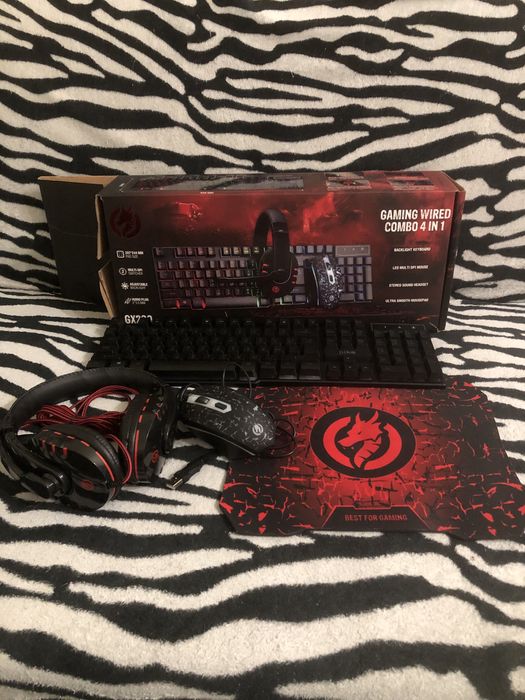 Комплект ігровий з підсвіткою RGB (клавіатура+мишка+навушники+килимок)