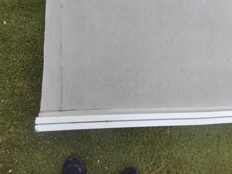 Cortina em rede mosquiteira de enrolar em alumínio