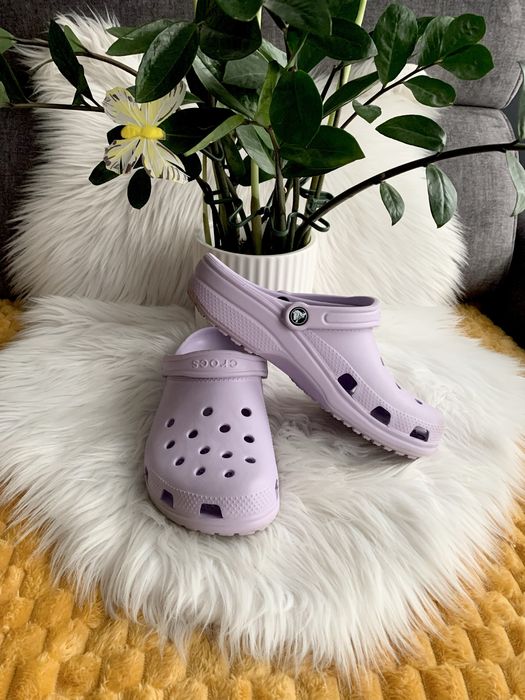Crocs 41 liliowe logo wsuwane