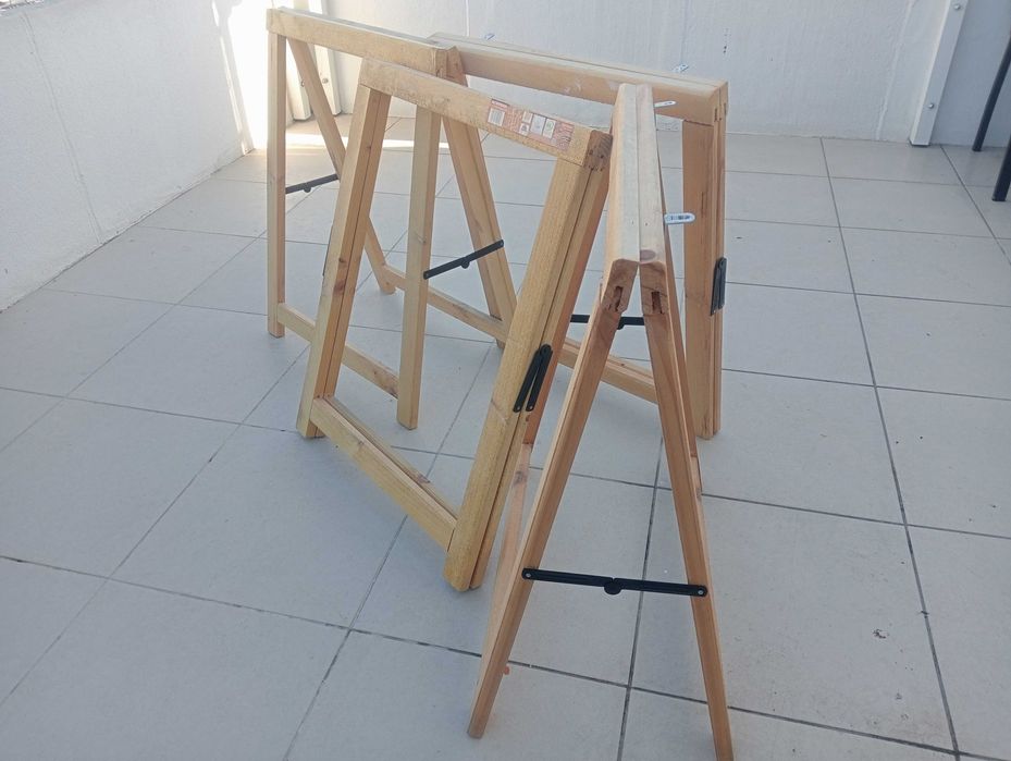 Cavaletes de madeira dobráveis