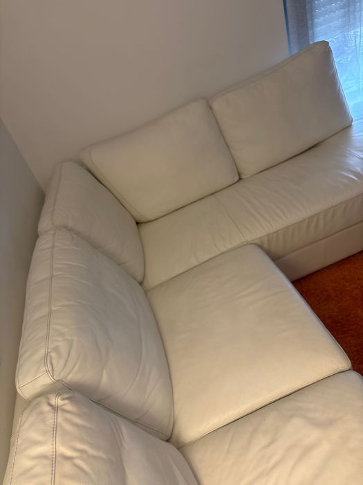 Sofá de pele branco